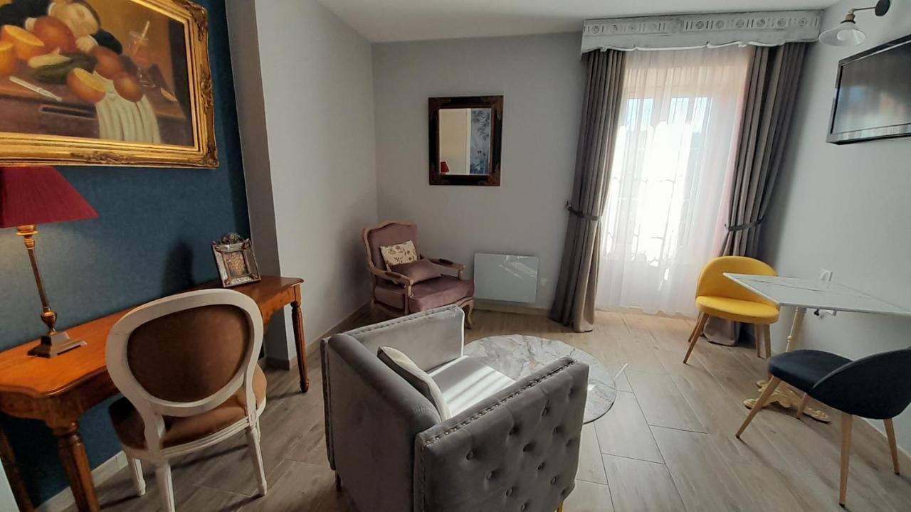 אסטנג B&B Manoir De La Fabregues מראה חיצוני תמונה