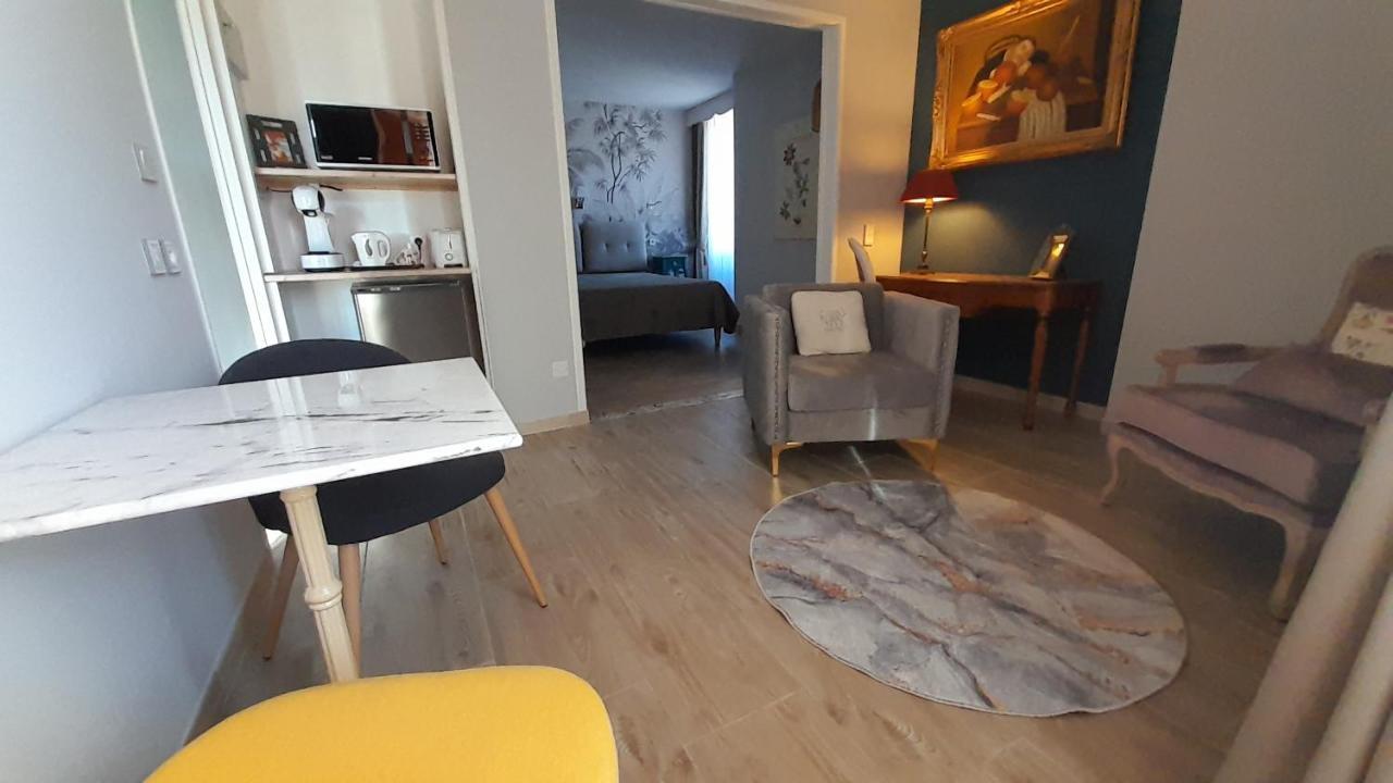 אסטנג B&B Manoir De La Fabregues מראה חיצוני תמונה